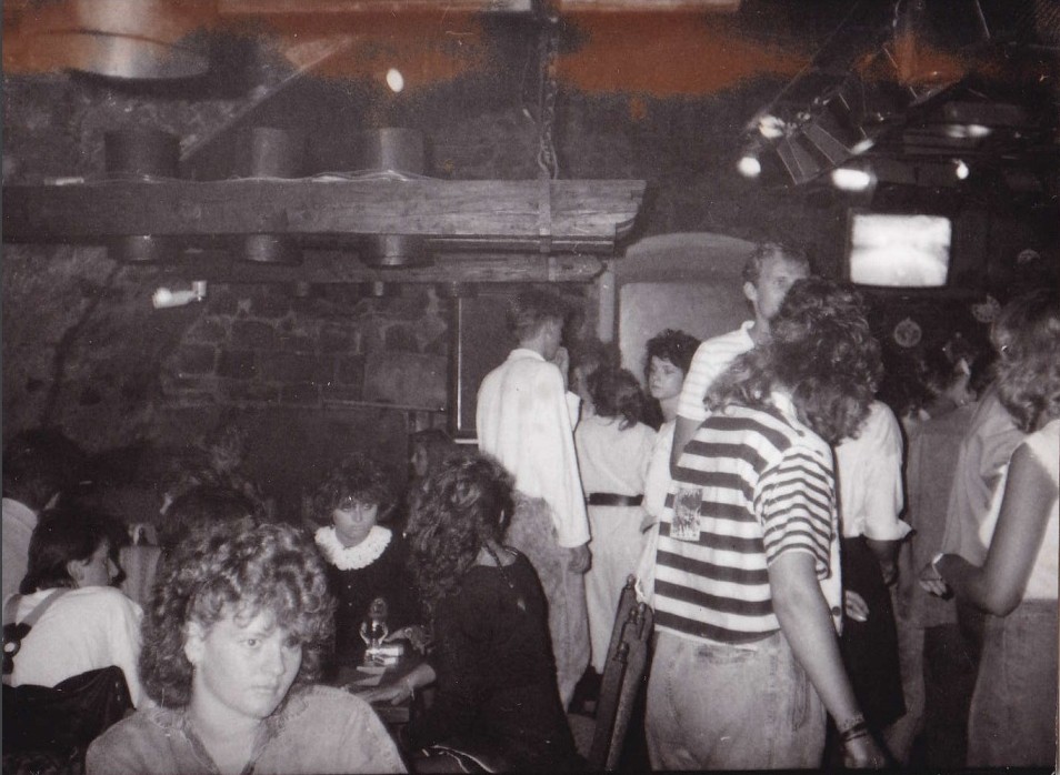 Historická fotografie z diskotéky, 1993